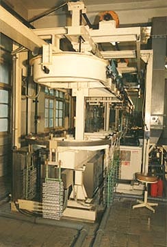 機(jī)械導(dǎo)軌式環(huán)形電鍍自動(dòng)生產(chǎn)線